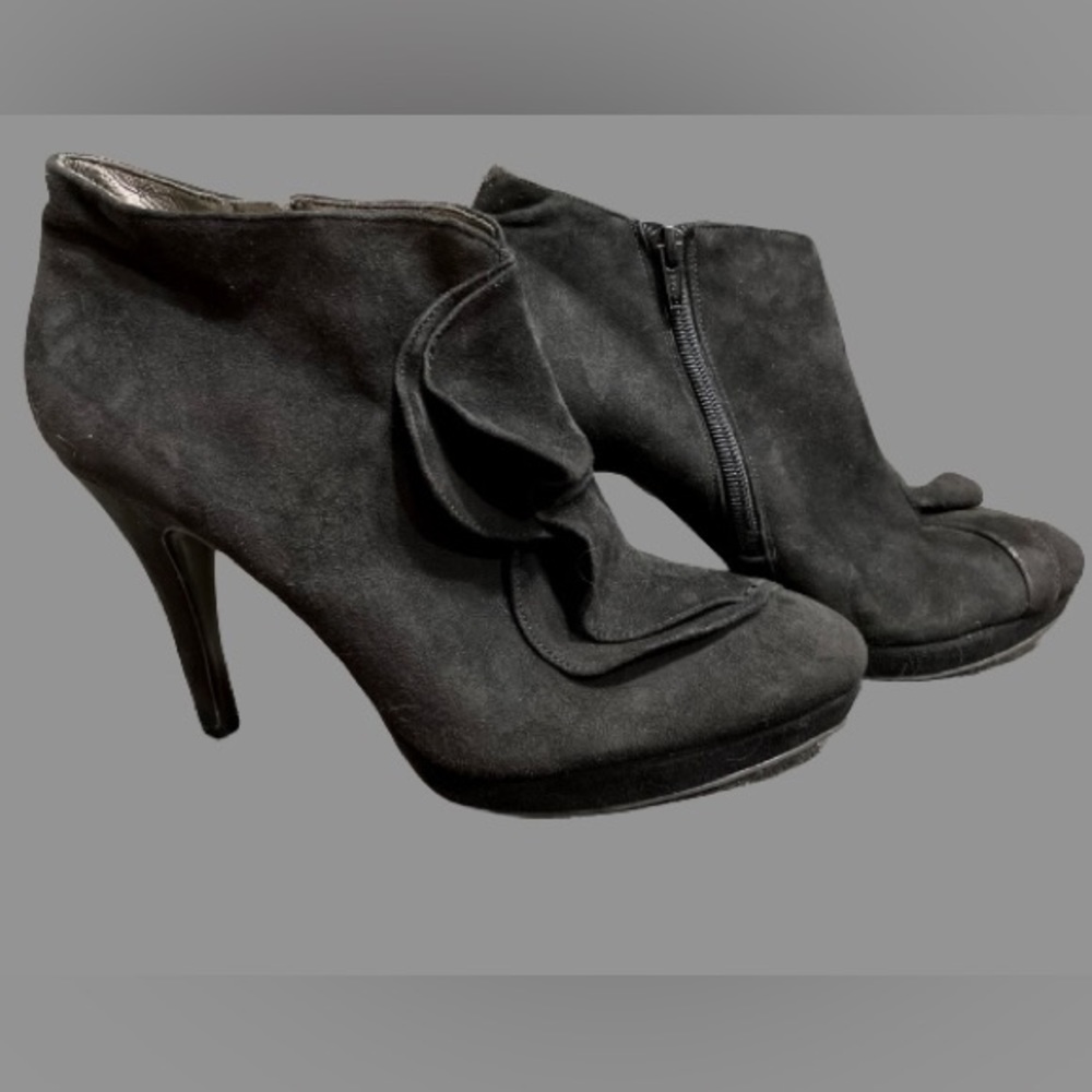 Banana Republic Suede Ruffled Ankle Boots Sz 8